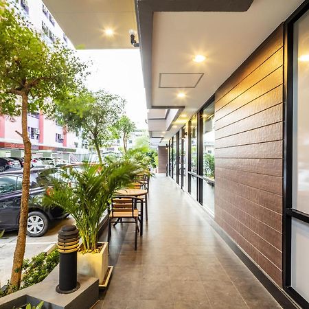 Aliz Hotel Nonthaburi Extérieur photo