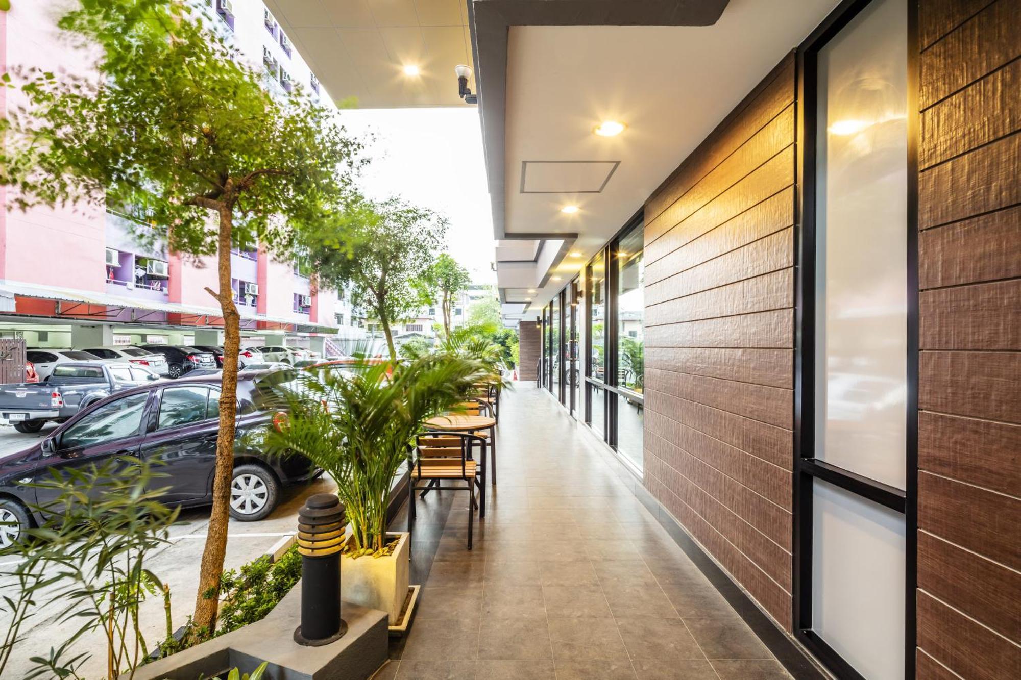 Aliz Hotel Nonthaburi Extérieur photo